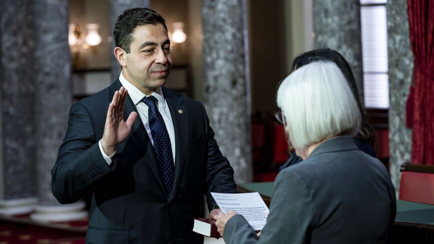 US President Pro Tempore of the Senate Patty Murray (D-WA) swears in US Senate-Designate George Hemly (D-N.J.).